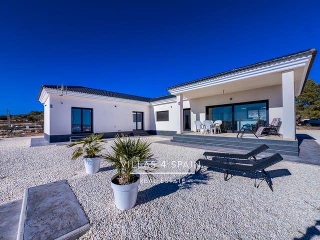 4 soveværelse Villa til salg i Pinoso med swimmingpool garage - € 549.000 (Ref: 9415391)