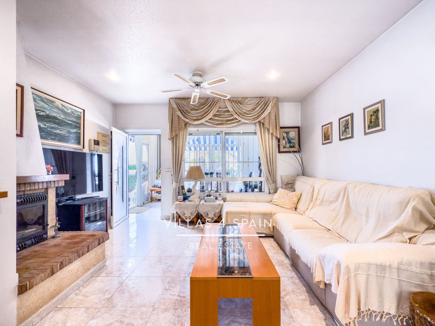 4 bedroom Villa for sale in Rojales with garage - € 399,995 (Ref: 9488864)