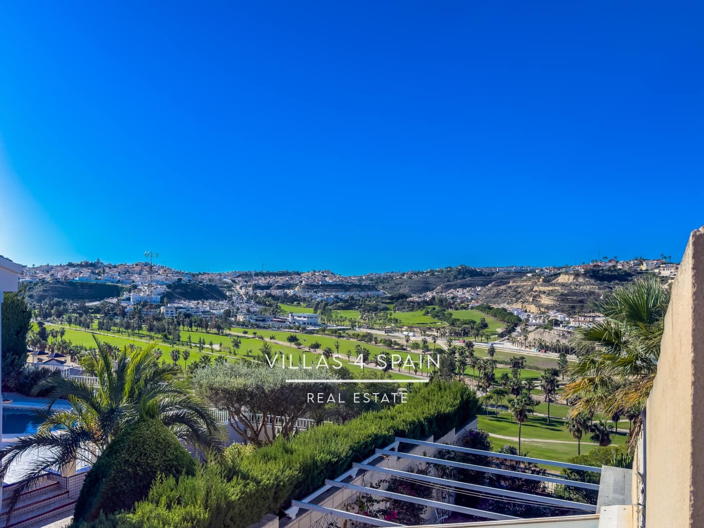 4 bedroom Villa for sale in Rojales with garage - € 399,995 (Ref: 9488864)