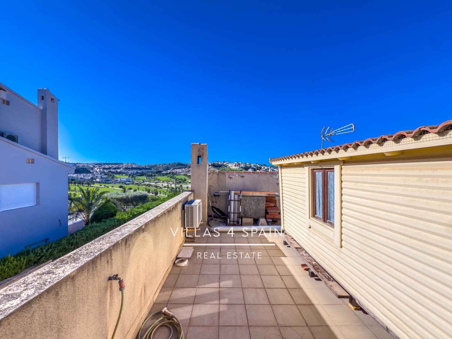 4 bedroom Villa for sale in Rojales with garage - € 399,995 (Ref: 9488864)