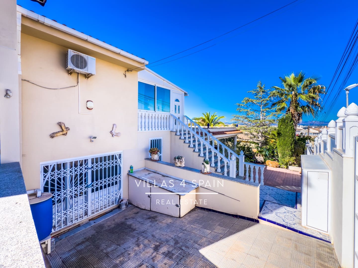 4 bedroom Villa for sale in Rojales with garage - € 399,995 (Ref: 9488864)