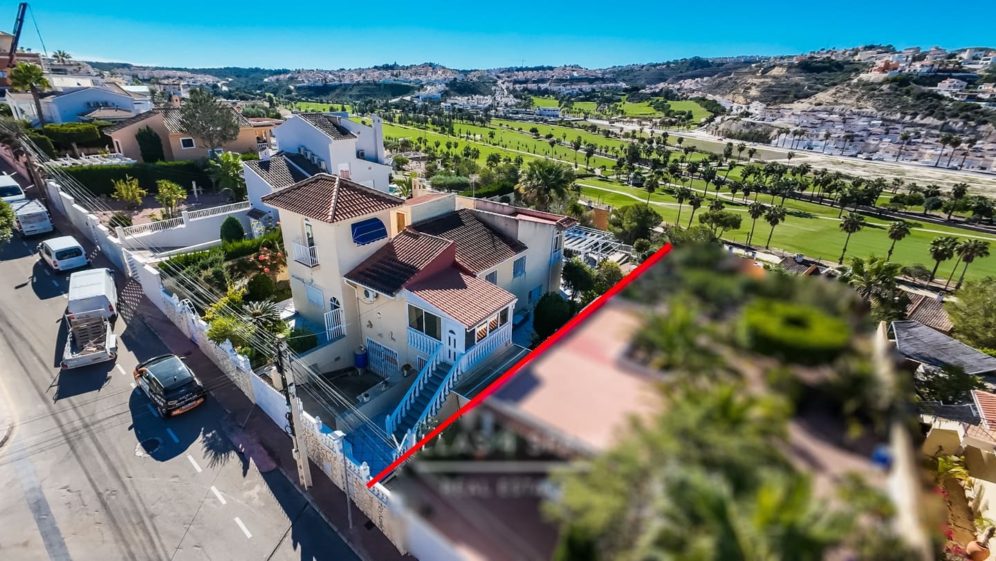 4 bedroom Villa for sale in Rojales with garage - € 399,995 (Ref: 9488864)