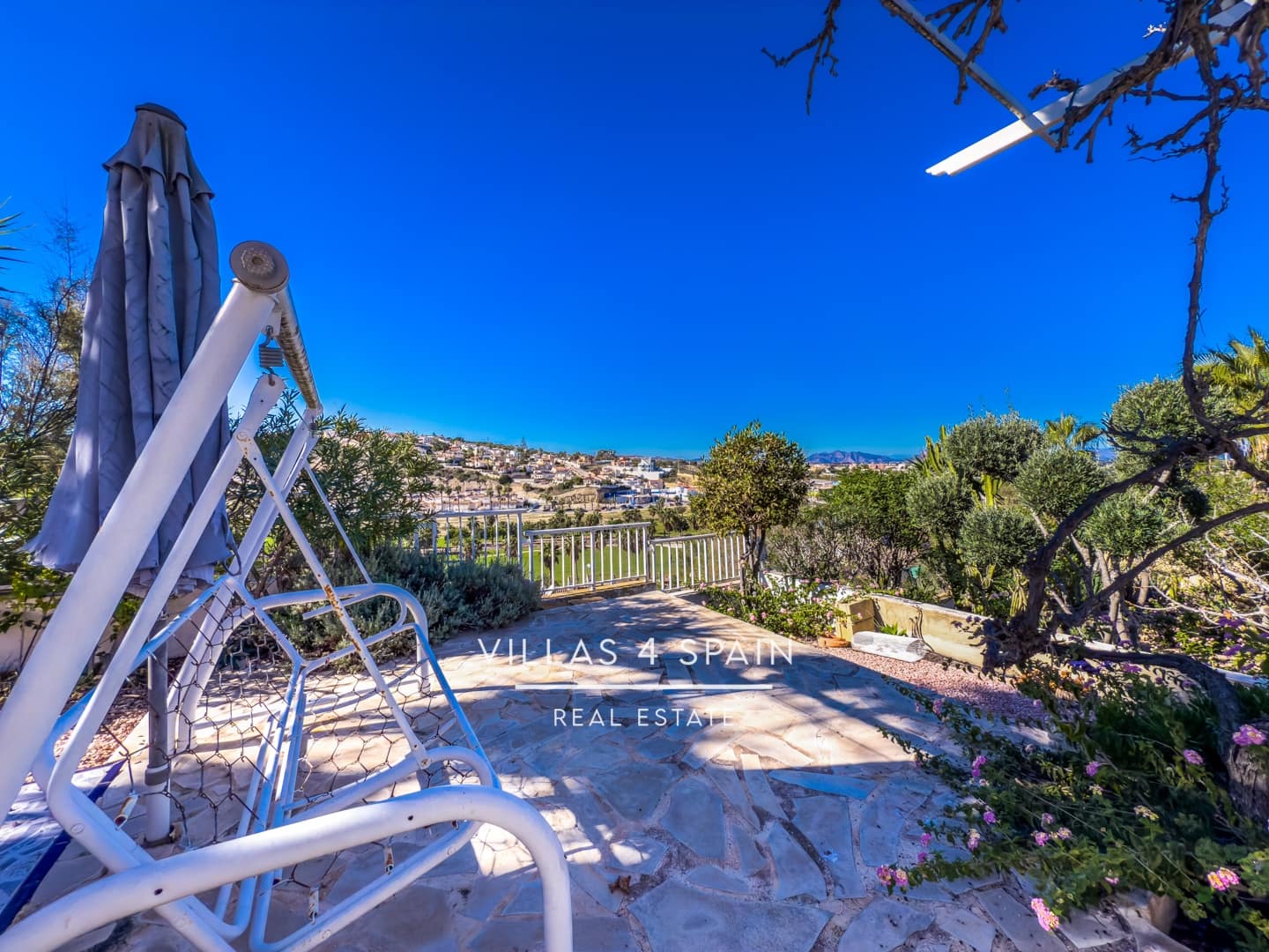 4 bedroom Villa for sale in Rojales with garage - € 399,995 (Ref: 9488864)