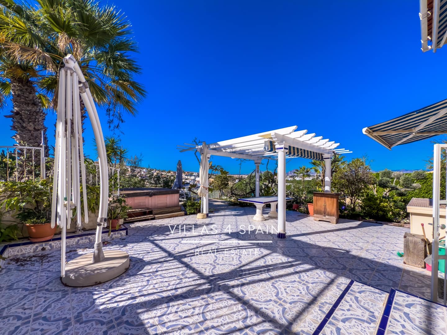 4 bedroom Villa for sale in Rojales with garage - € 399,995 (Ref: 9488864)