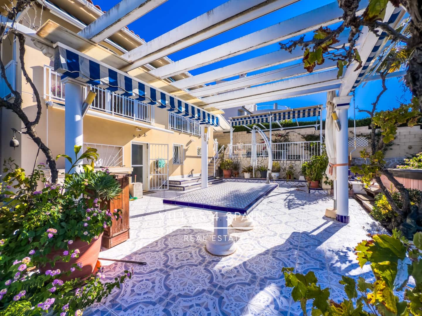 4 bedroom Villa for sale in Rojales with garage - € 399,995 (Ref: 9488864)