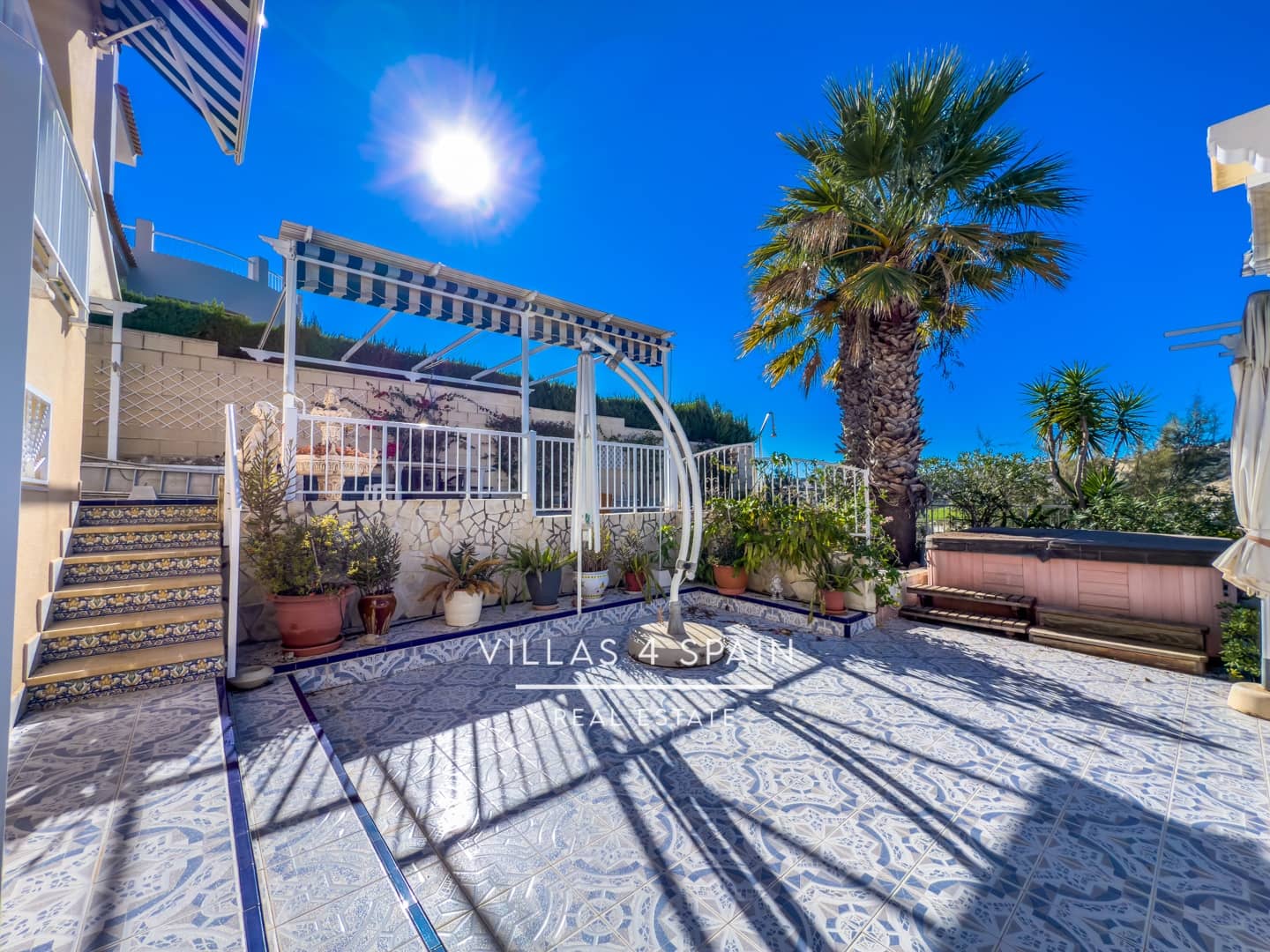 4 bedroom Villa for sale in Rojales with garage - € 399,995 (Ref: 9488864)