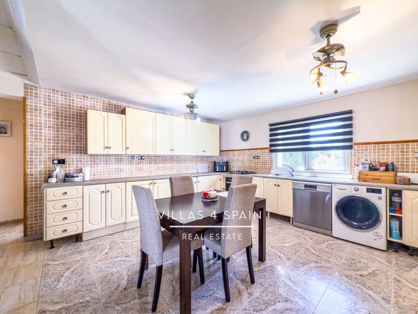 12 bedroom Villa for sale in Crevillente / Crevillent with pool - € 574,999 (Ref: 9495537)