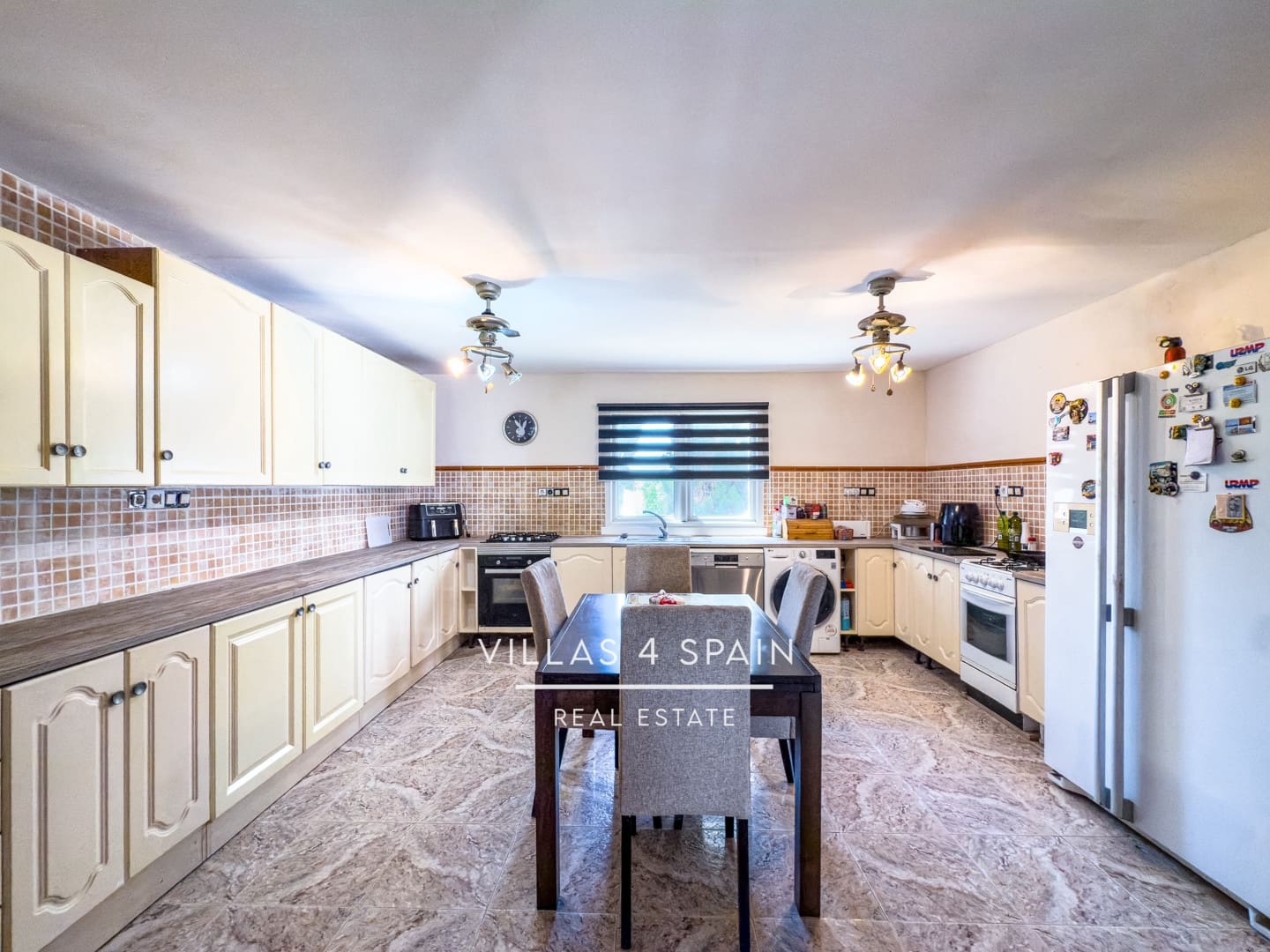 12 bedroom Villa for sale in Crevillente / Crevillent with pool - € 574,999 (Ref: 9495537)