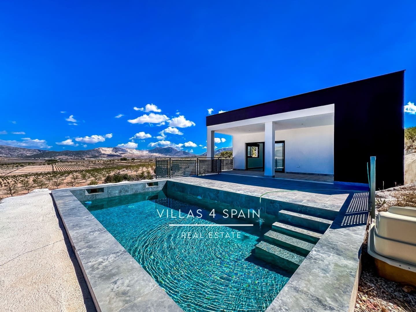 3 soverom Villa til salgs i Pinoso med svømmebasseng garasje - € 339 995 (Ref: 9554311)