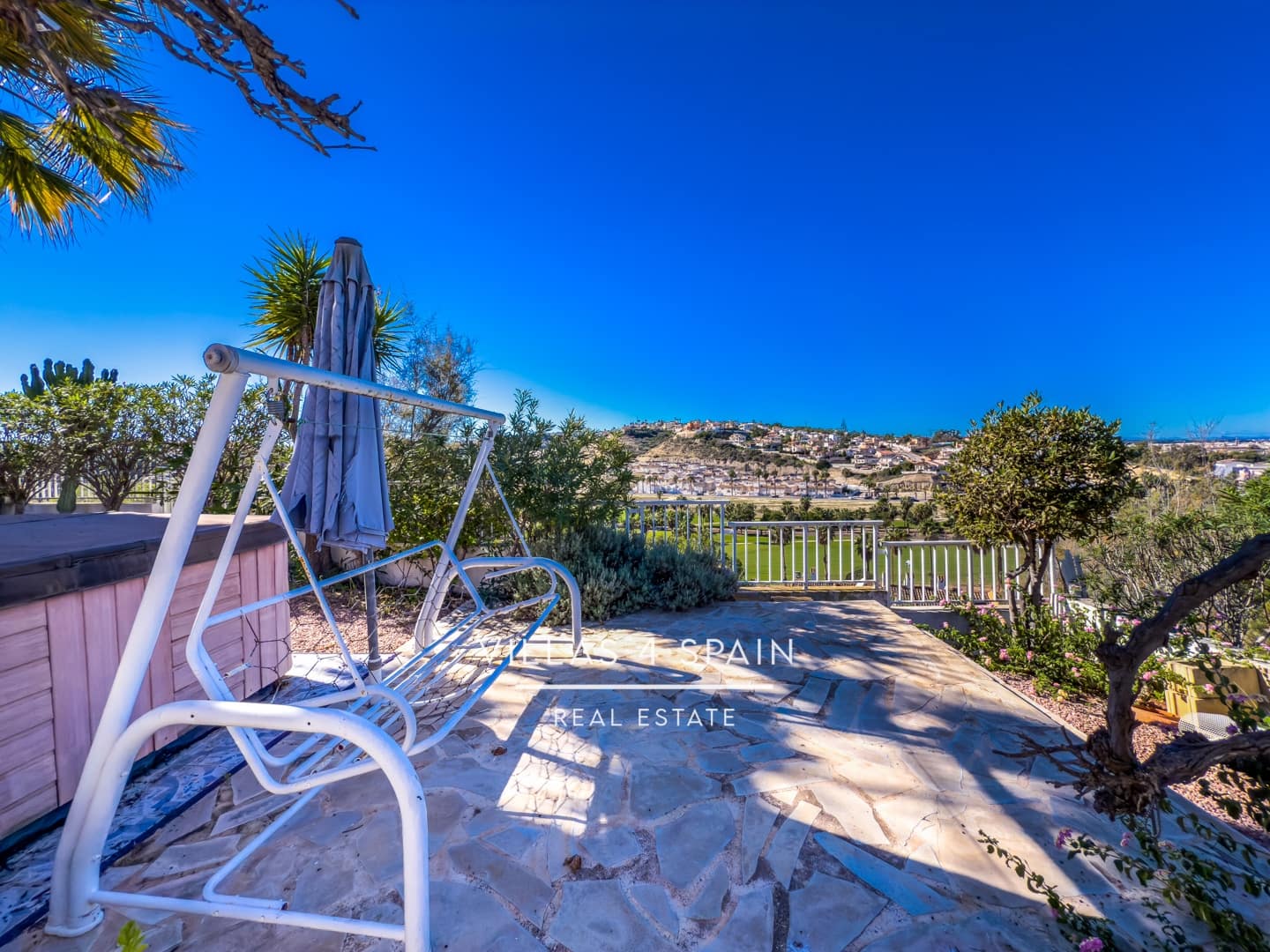 Chalet de 4 habitaciones en Rojales en venta con garaje - 399.995 € (Ref: 9554312)