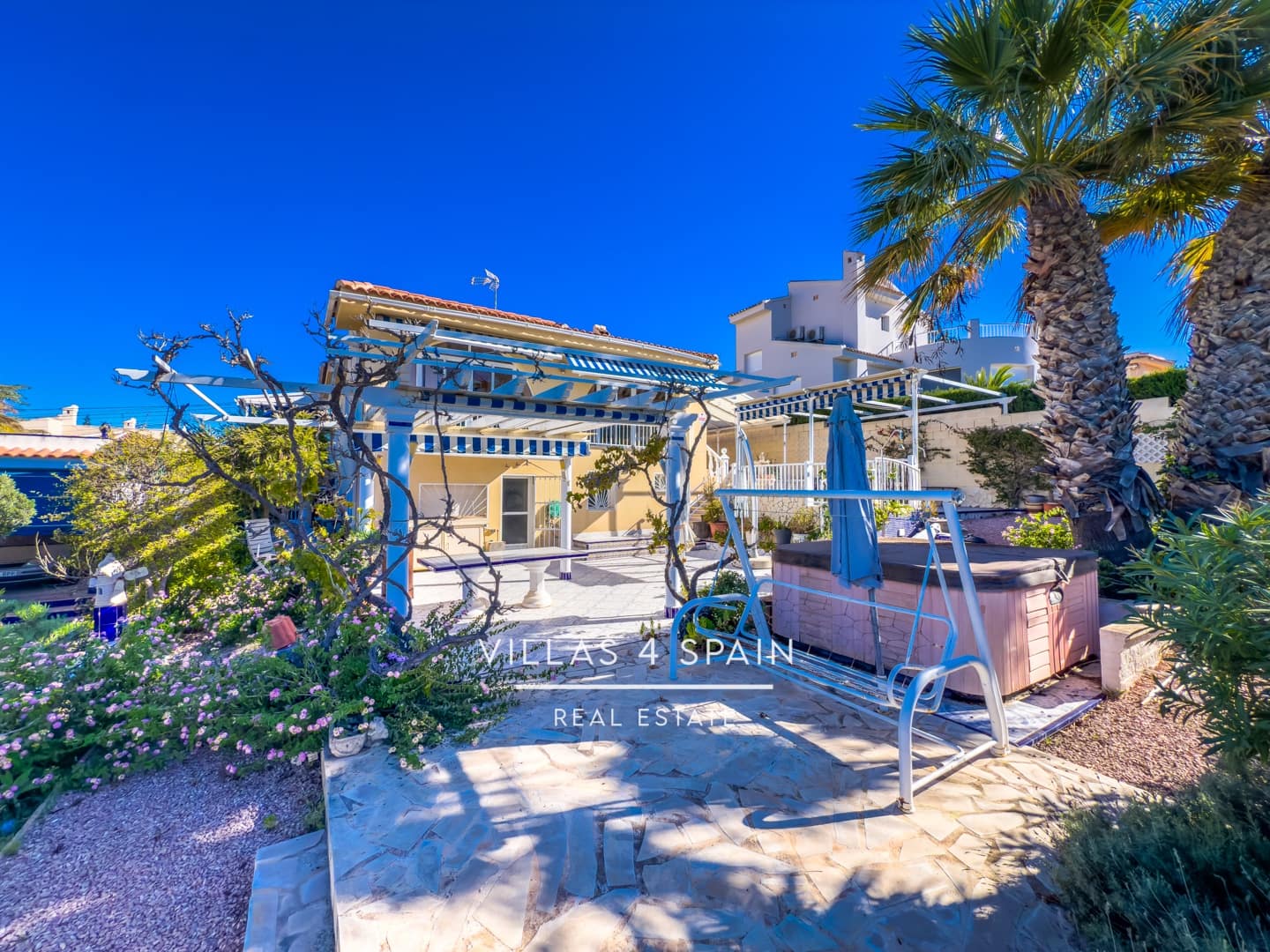 Chalet de 4 habitaciones en Rojales en venta con garaje - 399.995 € (Ref: 9554312)