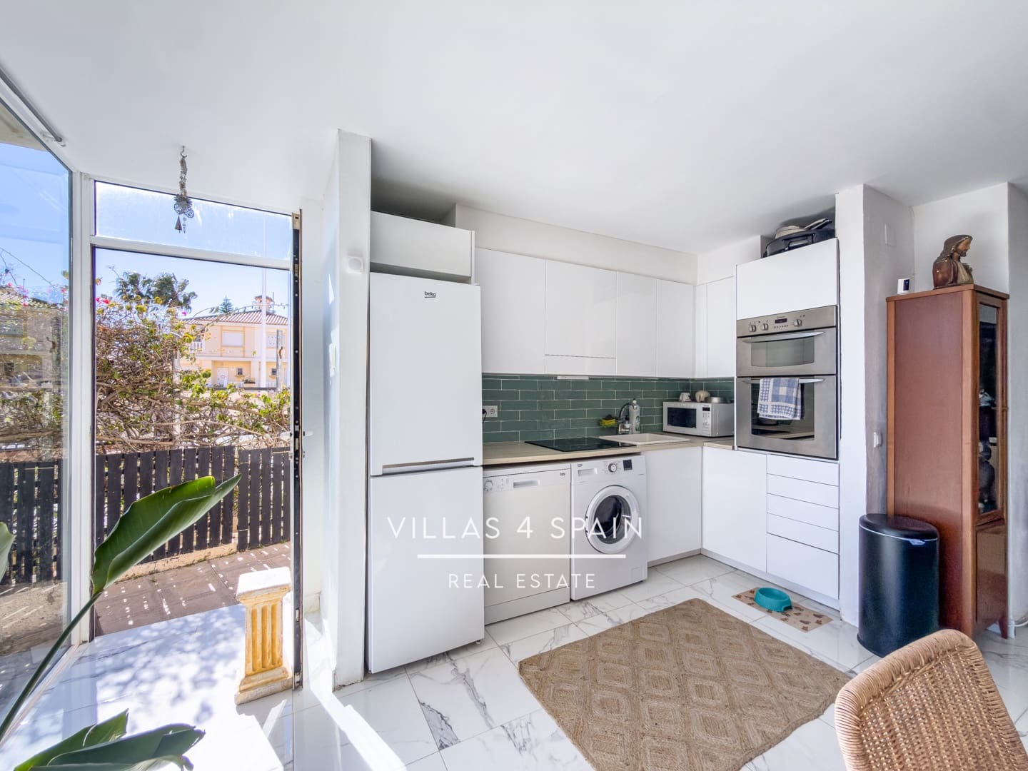 2 bedroom Apartment for sale in Torrevieja with pool - € 219,900 (Ref: 9607156)