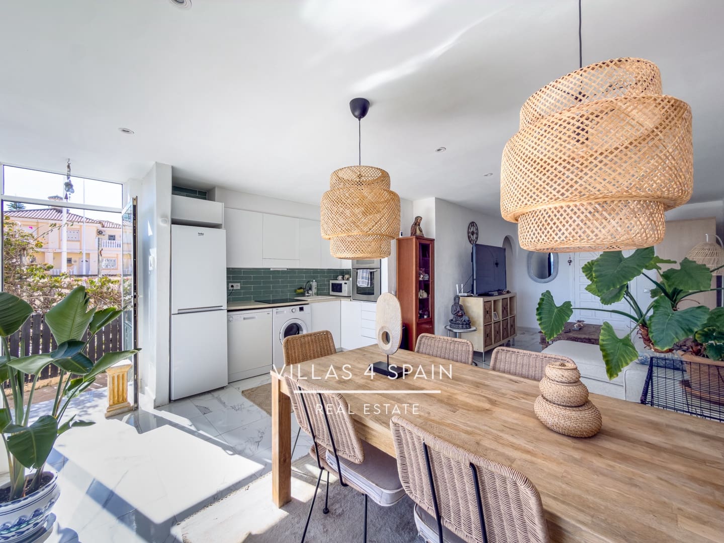 2 bedroom Apartment for sale in Torrevieja with pool - € 219,900 (Ref: 9607156)