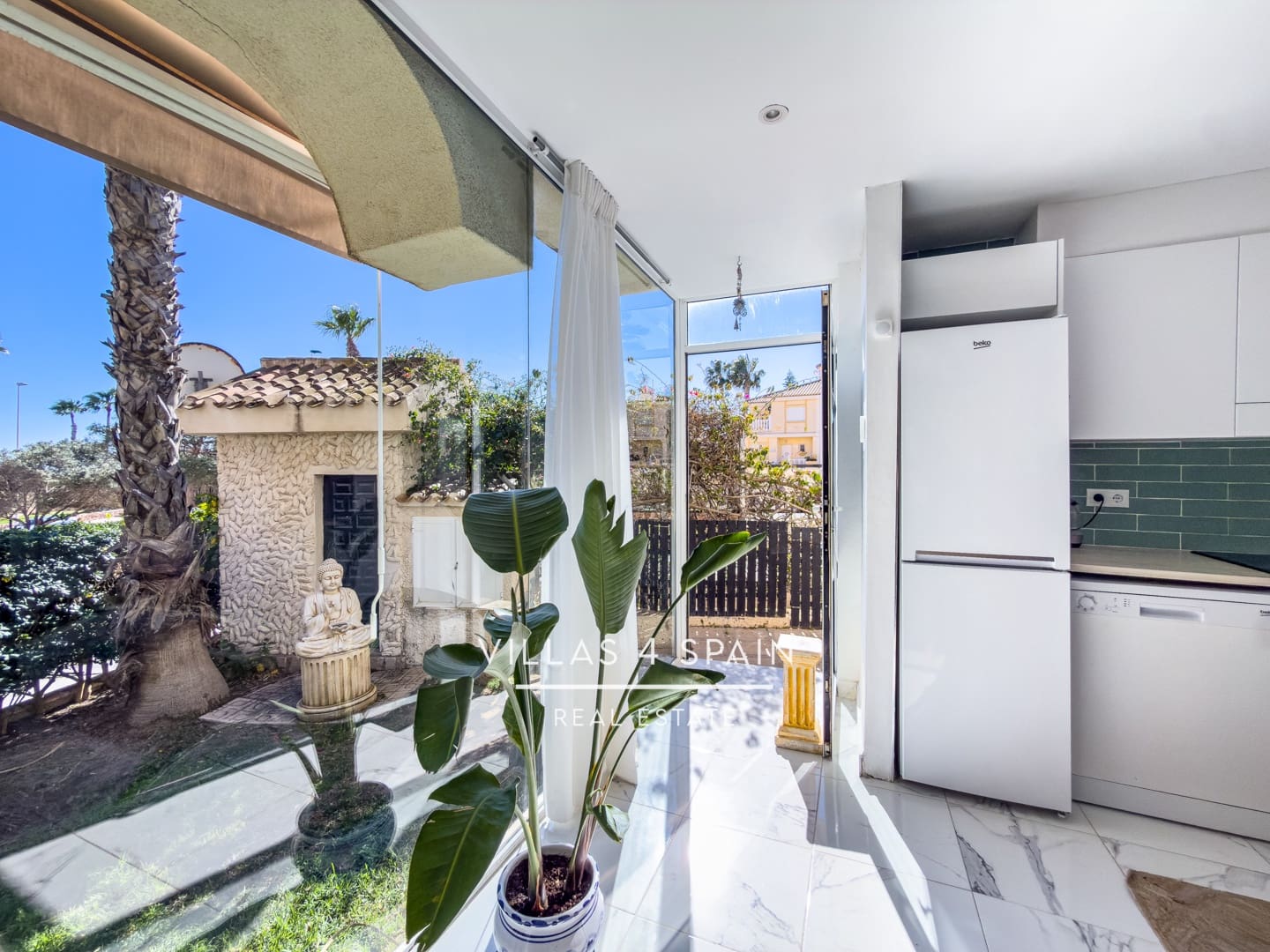 2 bedroom Apartment for sale in Torrevieja with pool - € 219,900 (Ref: 9607156)