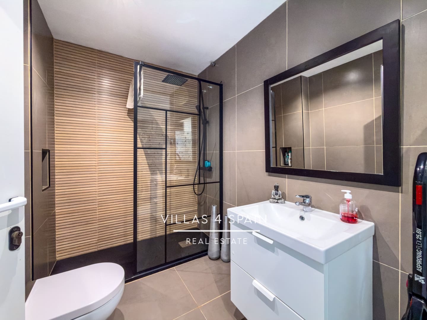 2 bedroom Apartment for sale in Torrevieja with pool - € 219,900 (Ref: 9607156)