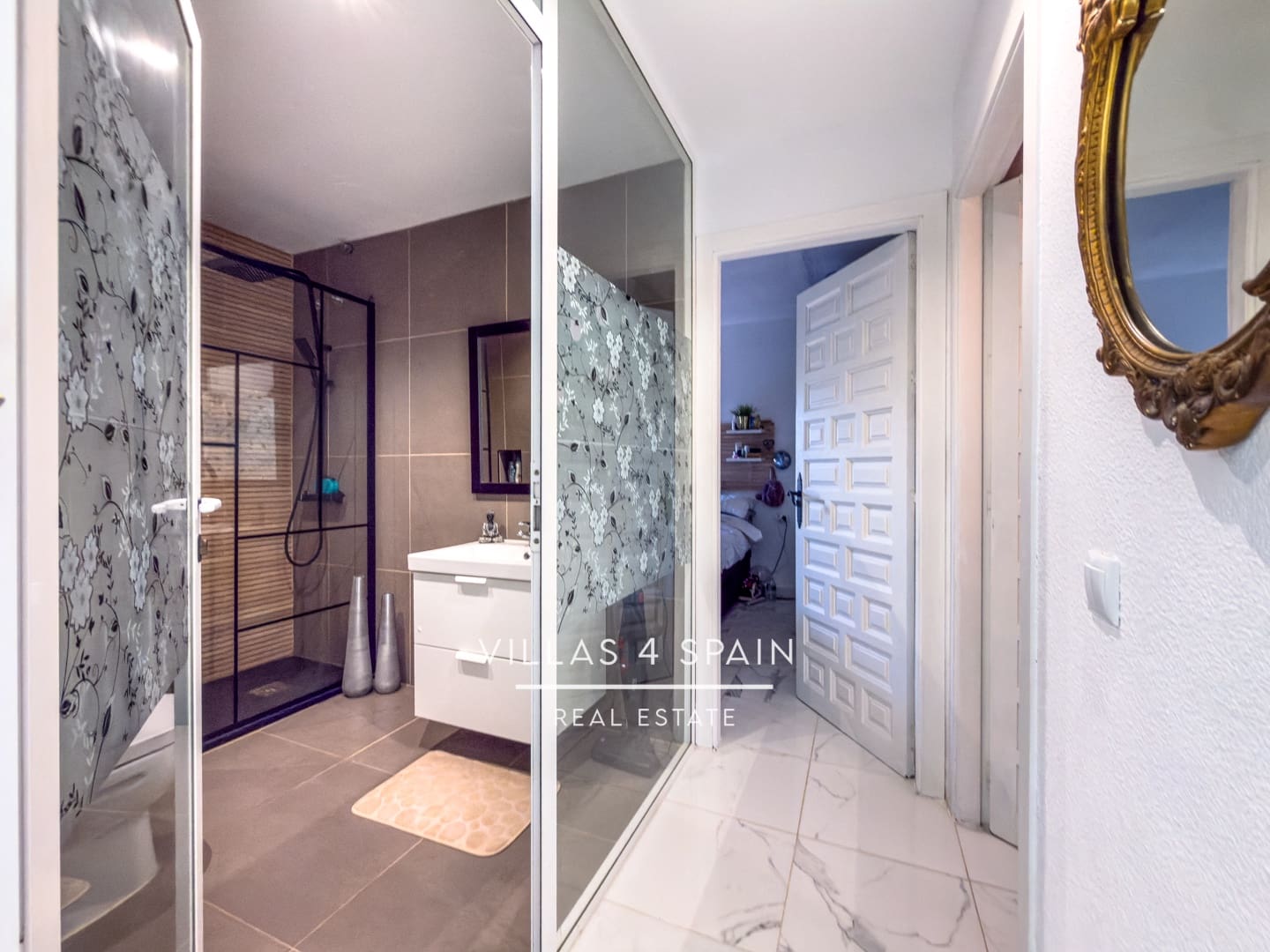 2 bedroom Apartment for sale in Torrevieja with pool - € 219,900 (Ref: 9607156)