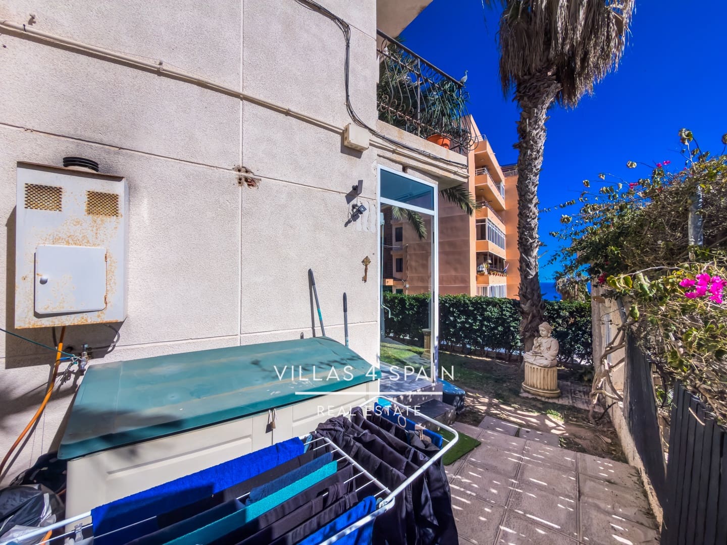 2 bedroom Apartment for sale in Torrevieja with pool - € 219,900 (Ref: 9607156)