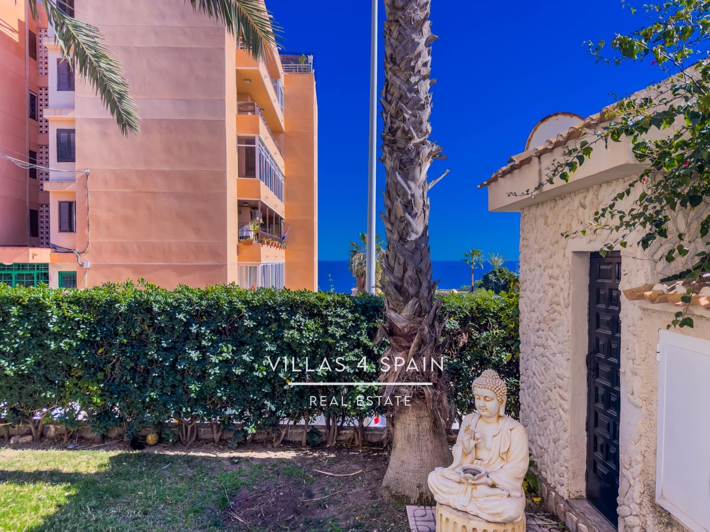 2 bedroom Apartment for sale in Torrevieja with pool - € 219,900 (Ref: 9607156)