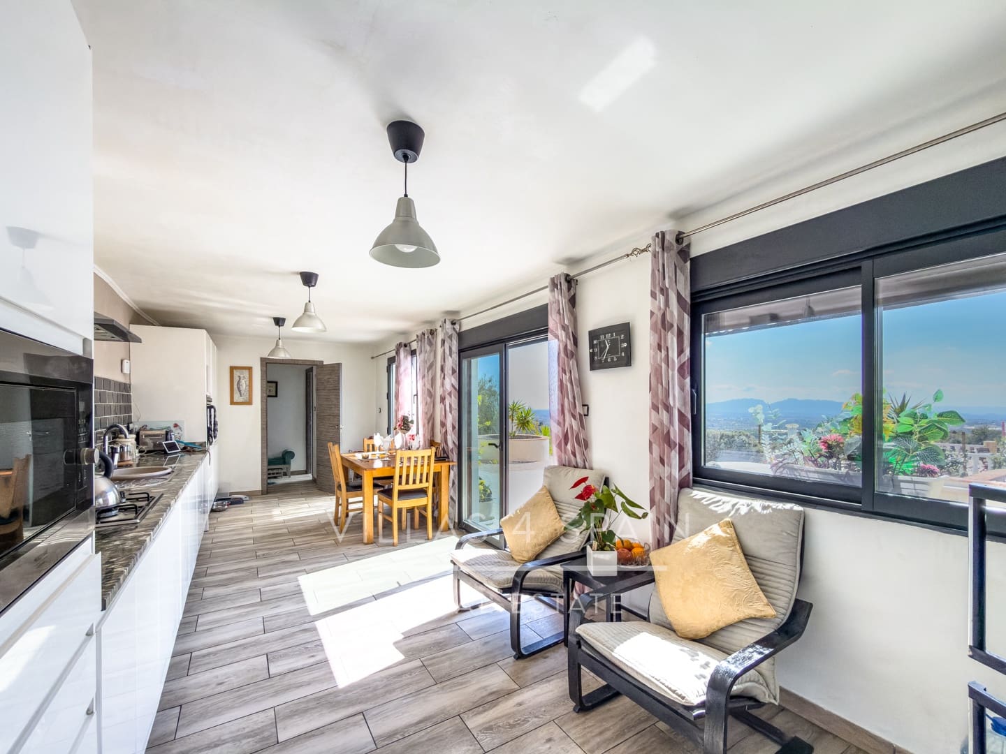 4 bedroom Villa for sale in Fortuna with garage - € 379,950 (Ref: 9719360)