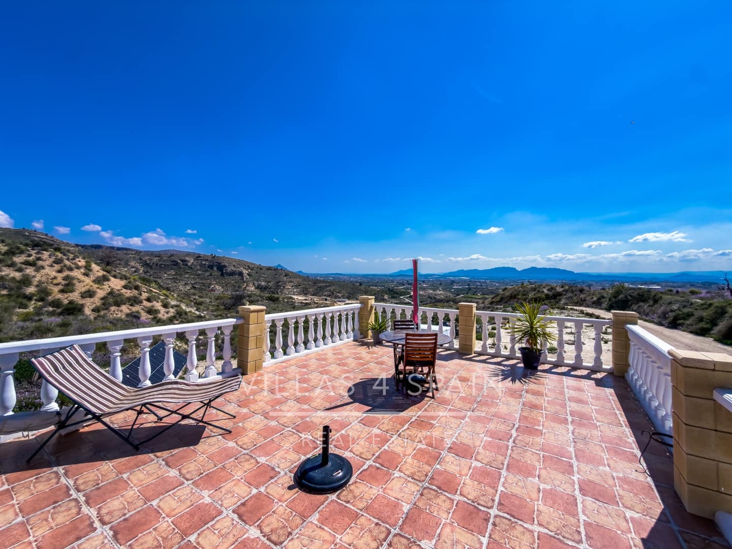 4 bedroom Villa for sale in Fortuna with garage - € 379,950 (Ref: 9719360)