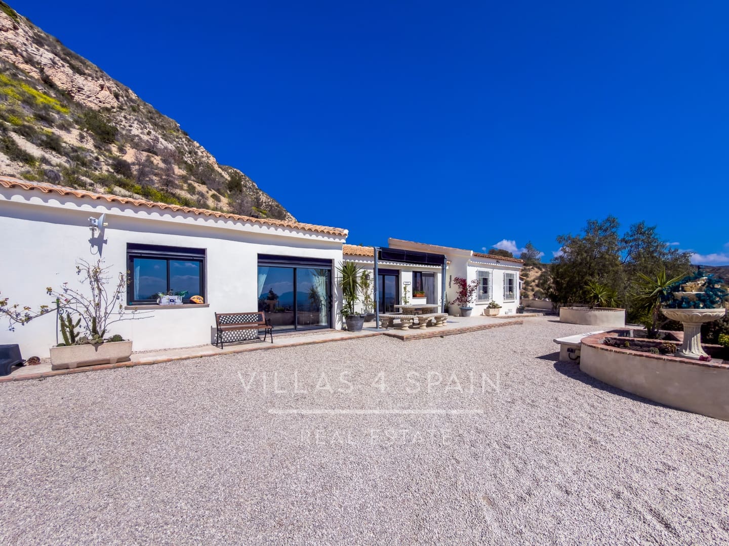 4 bedroom Villa for sale in Fortuna with garage - € 379,950 (Ref: 9719360)