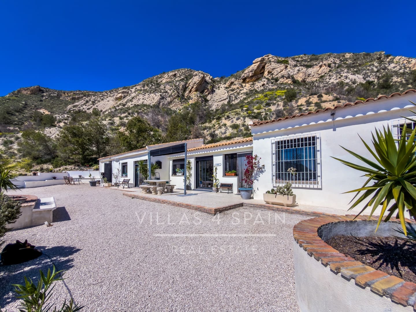 4 bedroom Villa for sale in Fortuna with garage - € 379,950 (Ref: 9719360)