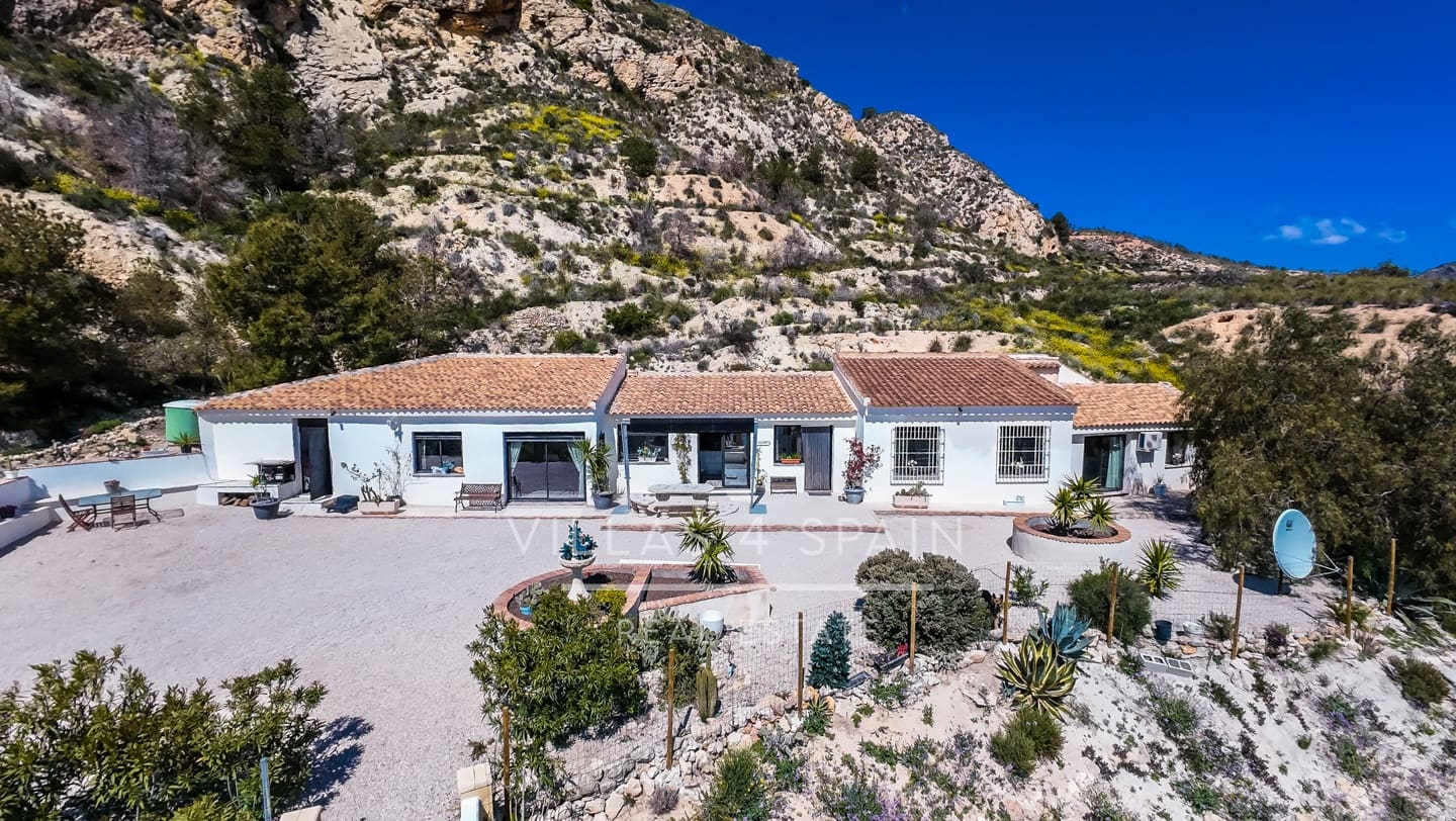 4 bedroom Villa for sale in Fortuna with garage - € 379,950 (Ref: 9719360)