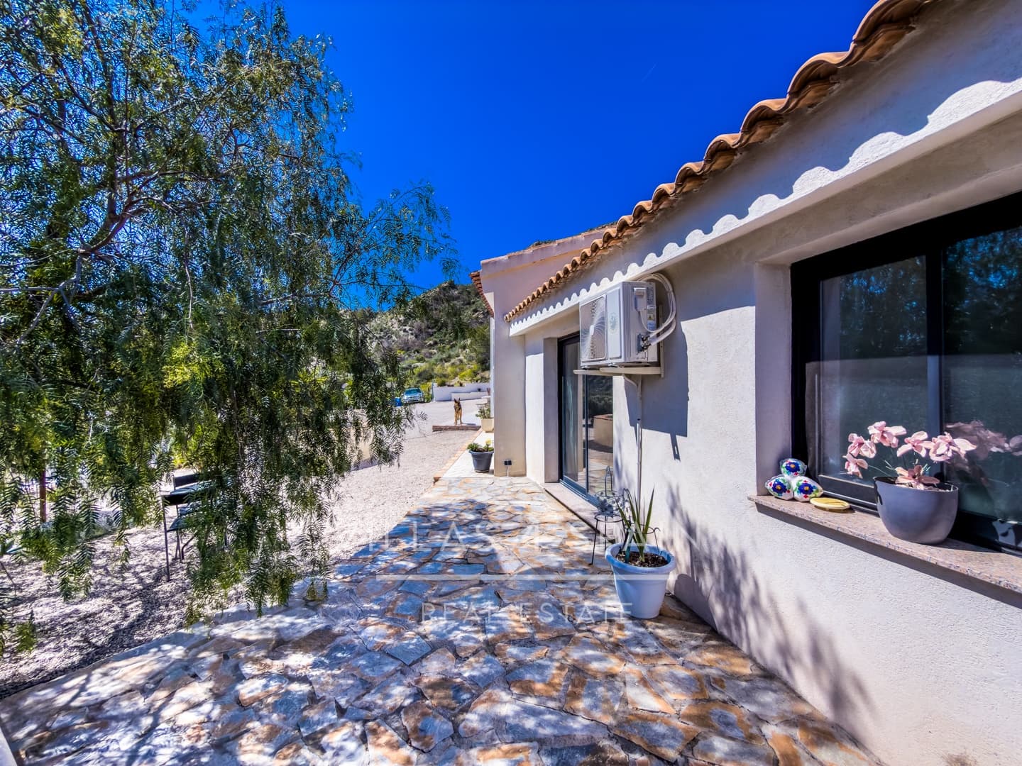 4 bedroom Villa for sale in Fortuna with garage - € 379,950 (Ref: 9719360)