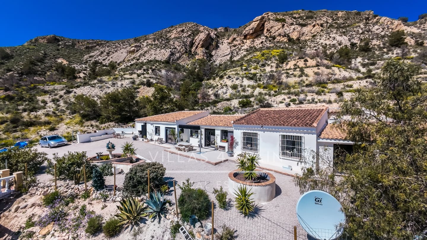 4 bedroom Villa for sale in Fortuna with garage - € 379,950 (Ref: 9719360)