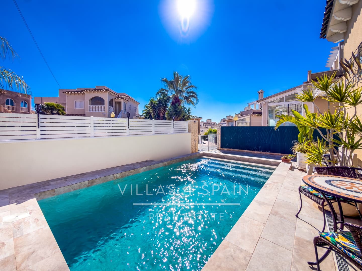 3 soveværelse Villa til salg i Villamartin med swimmingpool - € 359.950 (Ref: 9787946)