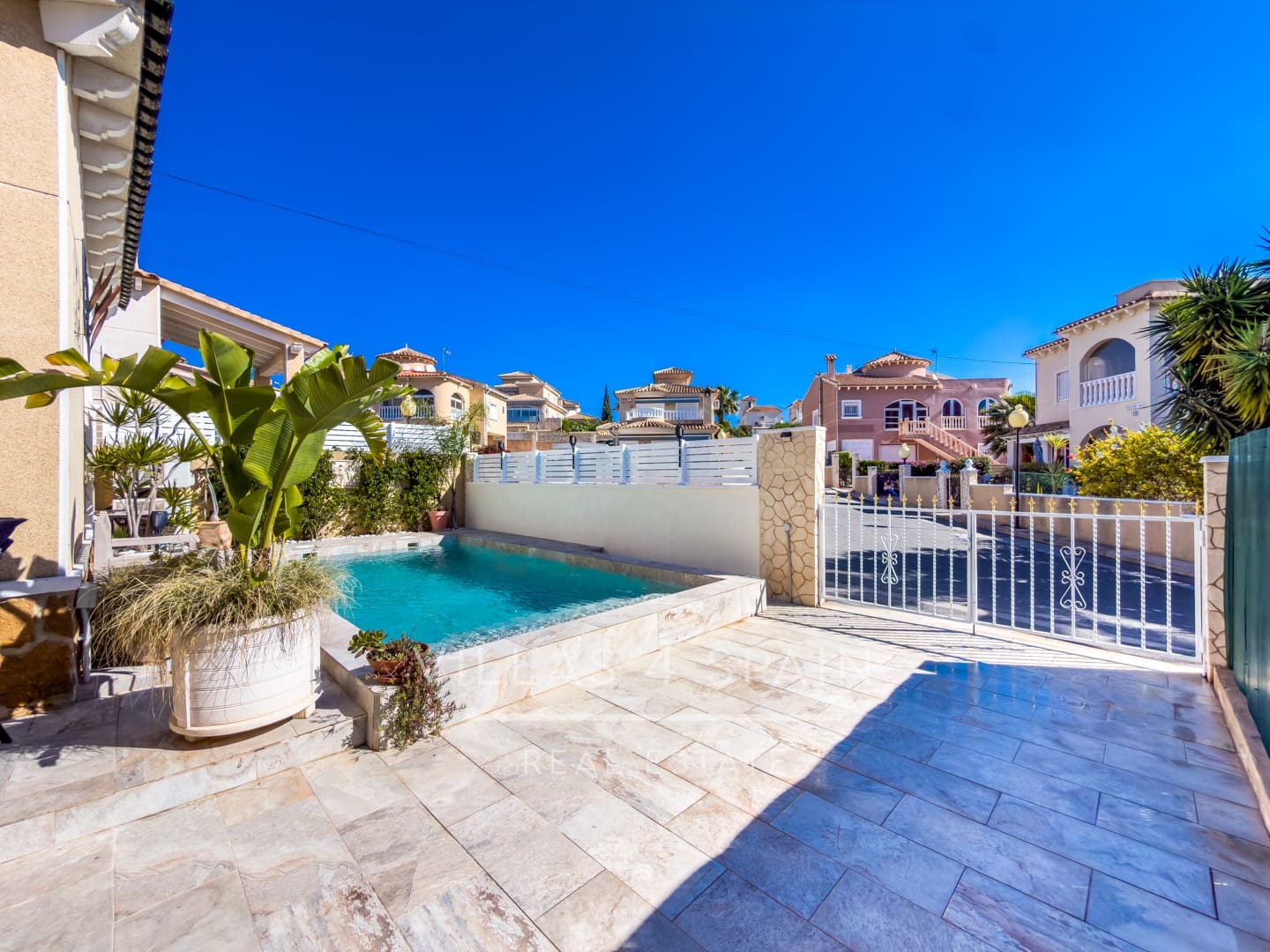 3 soveværelse Villa til salg i Villamartin med swimmingpool - € 359.950 (Ref: 9787946)