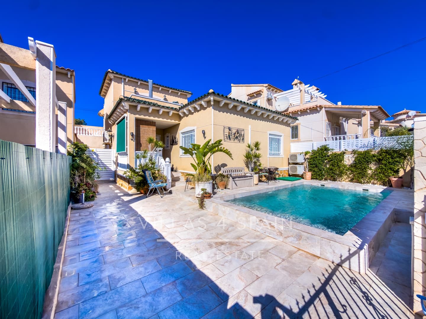 3 soveværelse Villa til salg i Villamartin med swimmingpool - € 359.950 (Ref: 9787946)