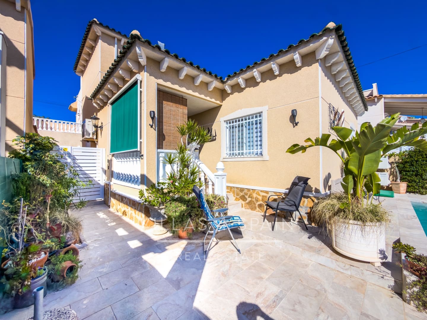 3 soveværelse Villa til salg i Villamartin med swimmingpool - € 359.950 (Ref: 9787946)