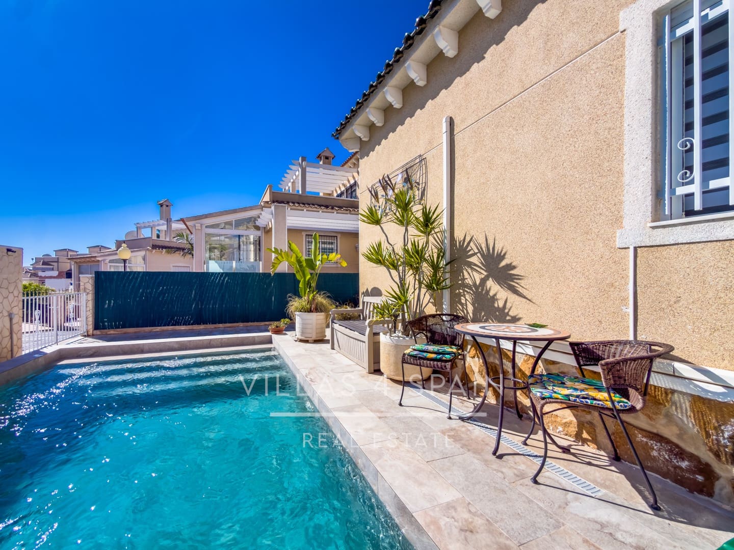 3 soveværelse Villa til salg i Villamartin med swimmingpool - € 359.950 (Ref: 9787946)