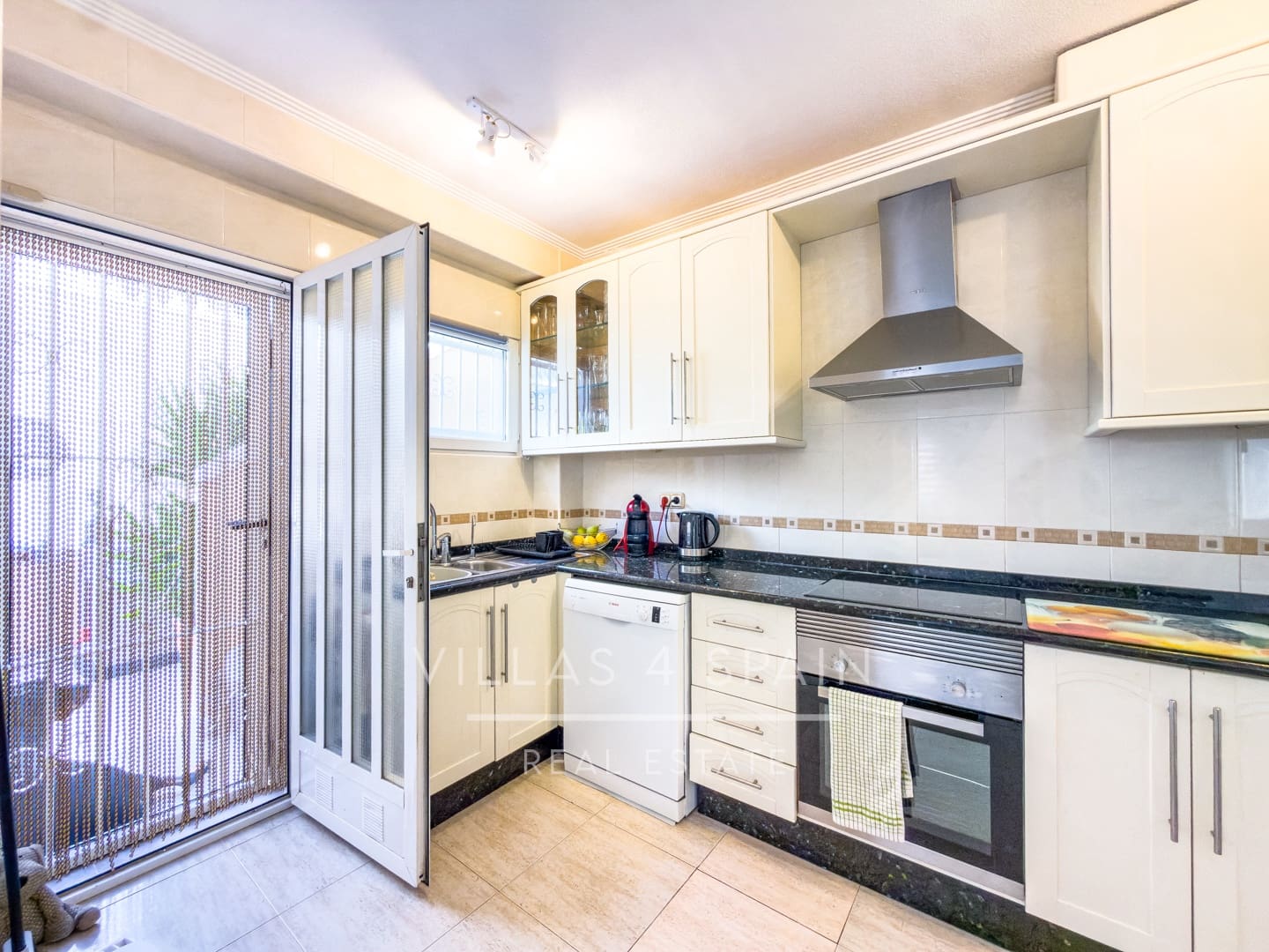 3 soveværelse Villa til salg i Villamartin med swimmingpool - € 359.950 (Ref: 9787946)