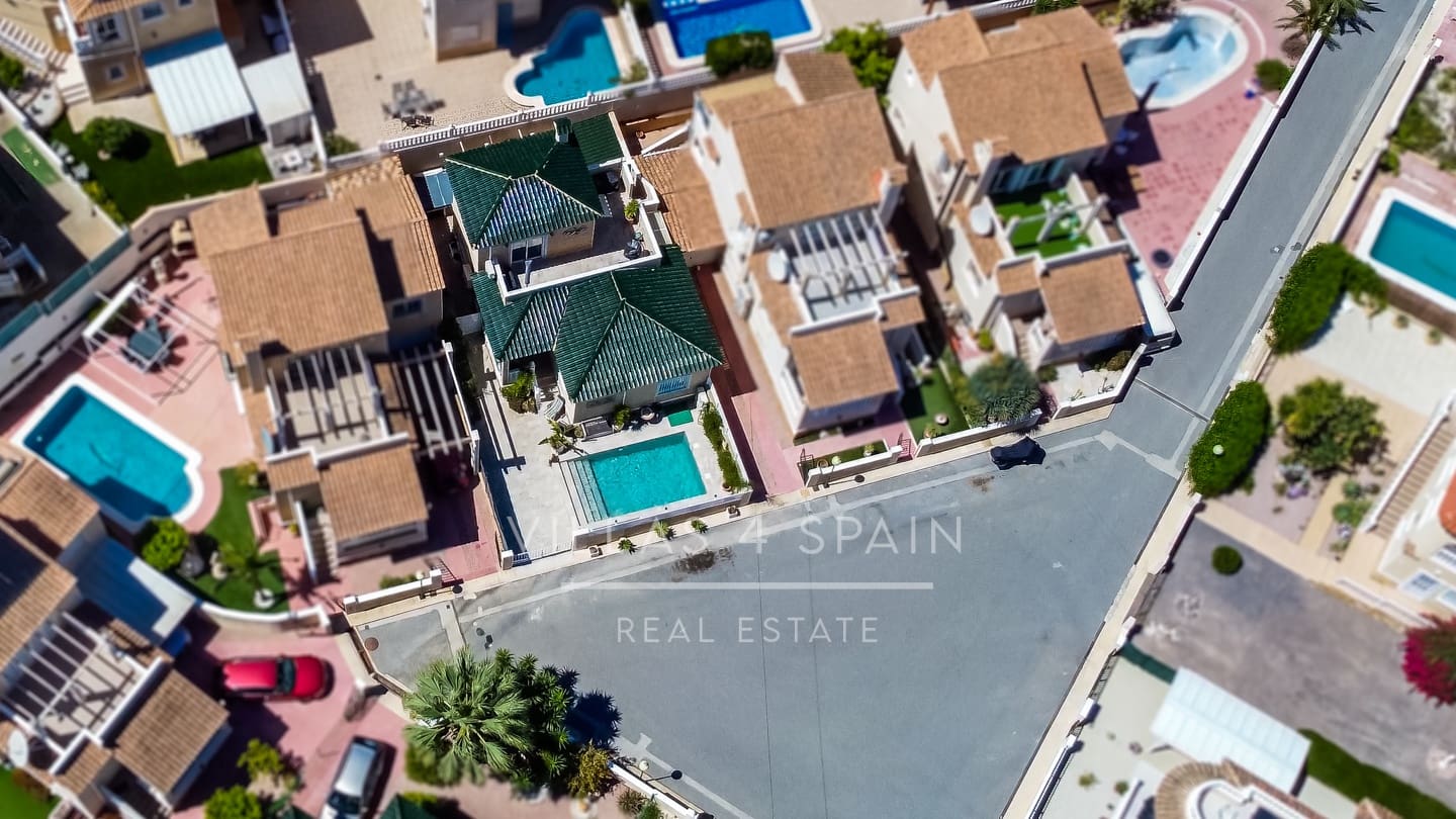 3 soveværelse Villa til salg i Villamartin med swimmingpool - € 359.950 (Ref: 9787946)