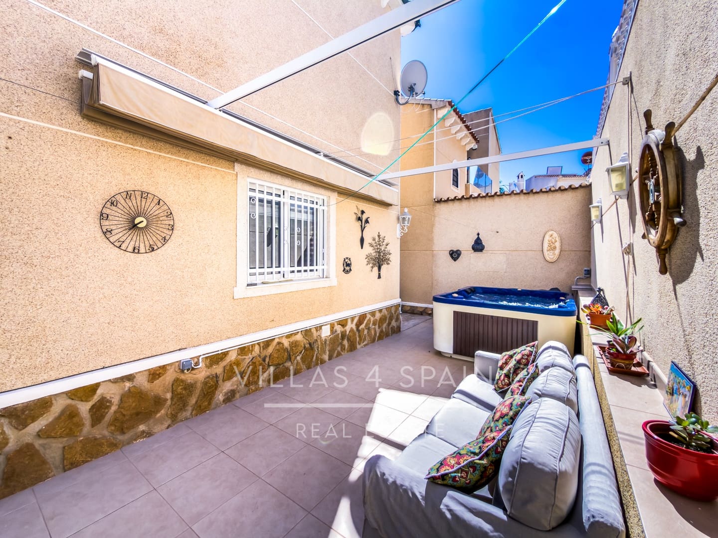 3 soveværelse Villa til salg i Villamartin med swimmingpool - € 359.950 (Ref: 9787946)