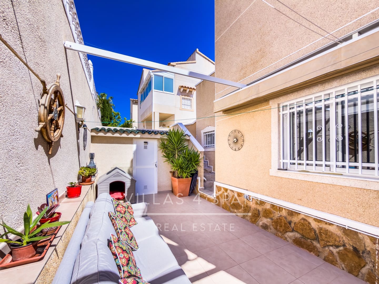 3 soveværelse Villa til salg i Villamartin med swimmingpool - € 359.950 (Ref: 9787946)