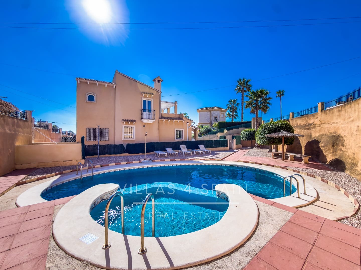 3 soveværelse Villa til salg i Villamartin med swimmingpool - € 359.950 (Ref: 9787946)