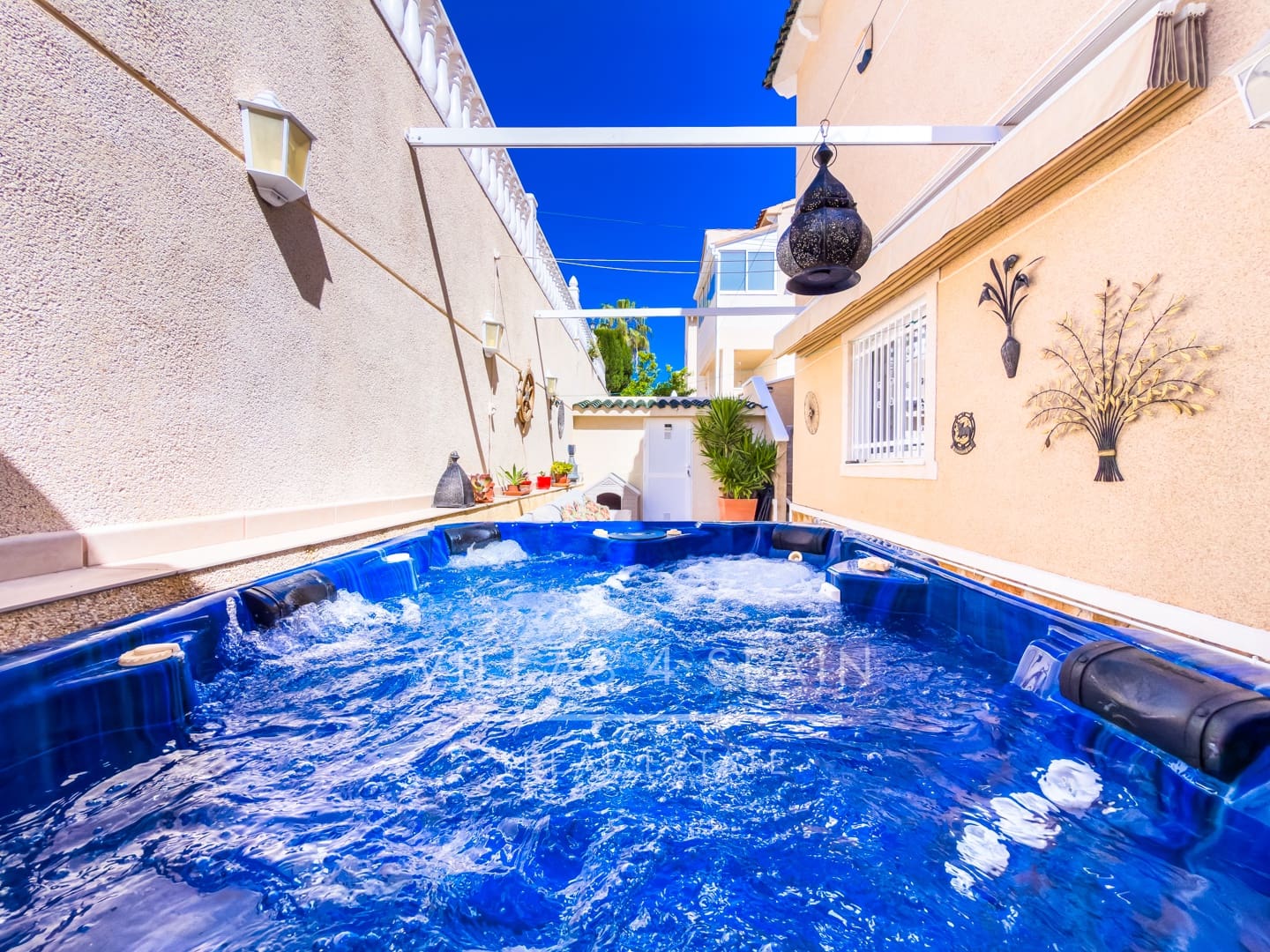 3 soveværelse Villa til salg i Villamartin med swimmingpool - € 359.950 (Ref: 9787946)