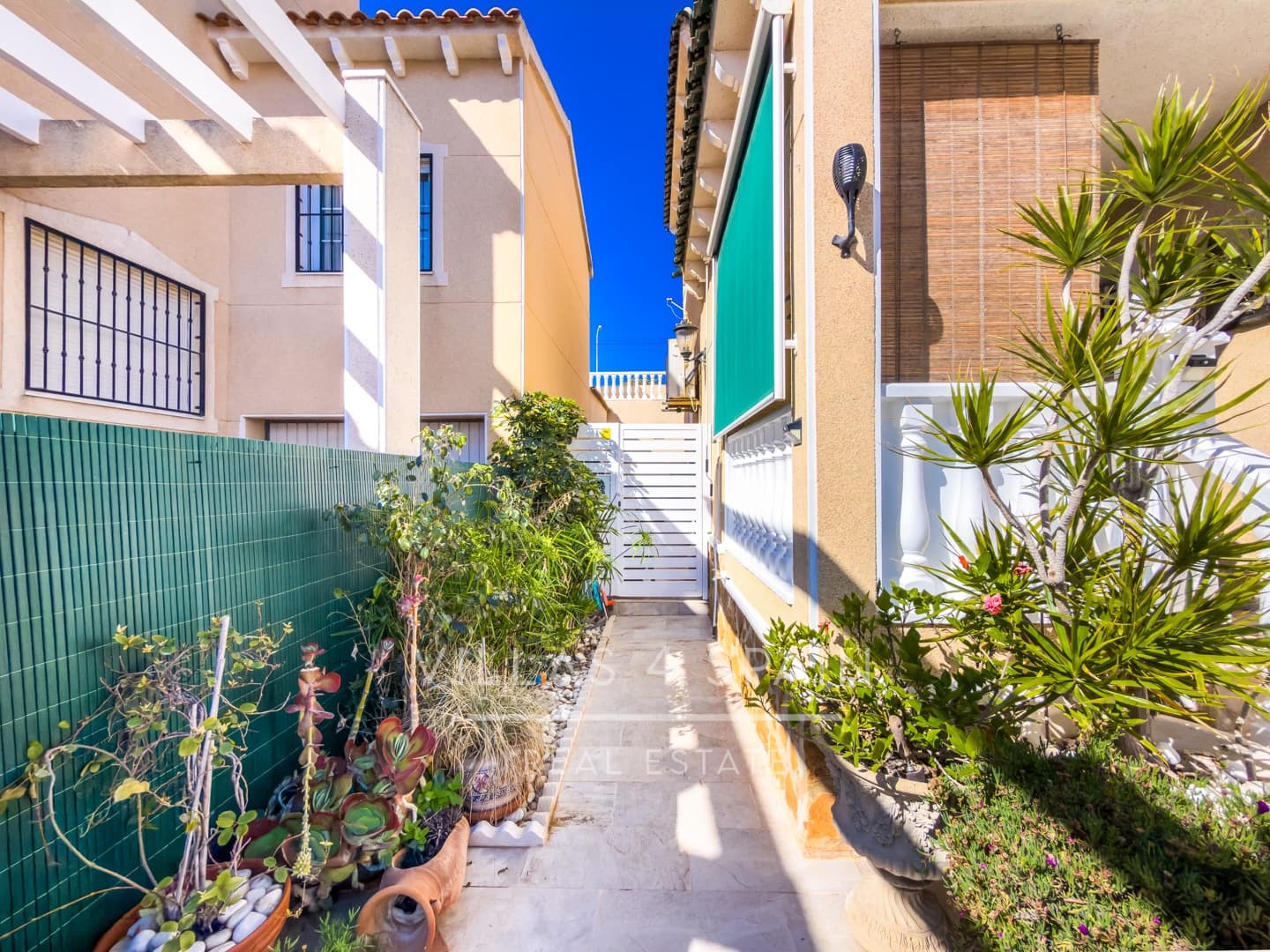 3 soveværelse Villa til salg i Villamartin med swimmingpool - € 359.950 (Ref: 9787946)