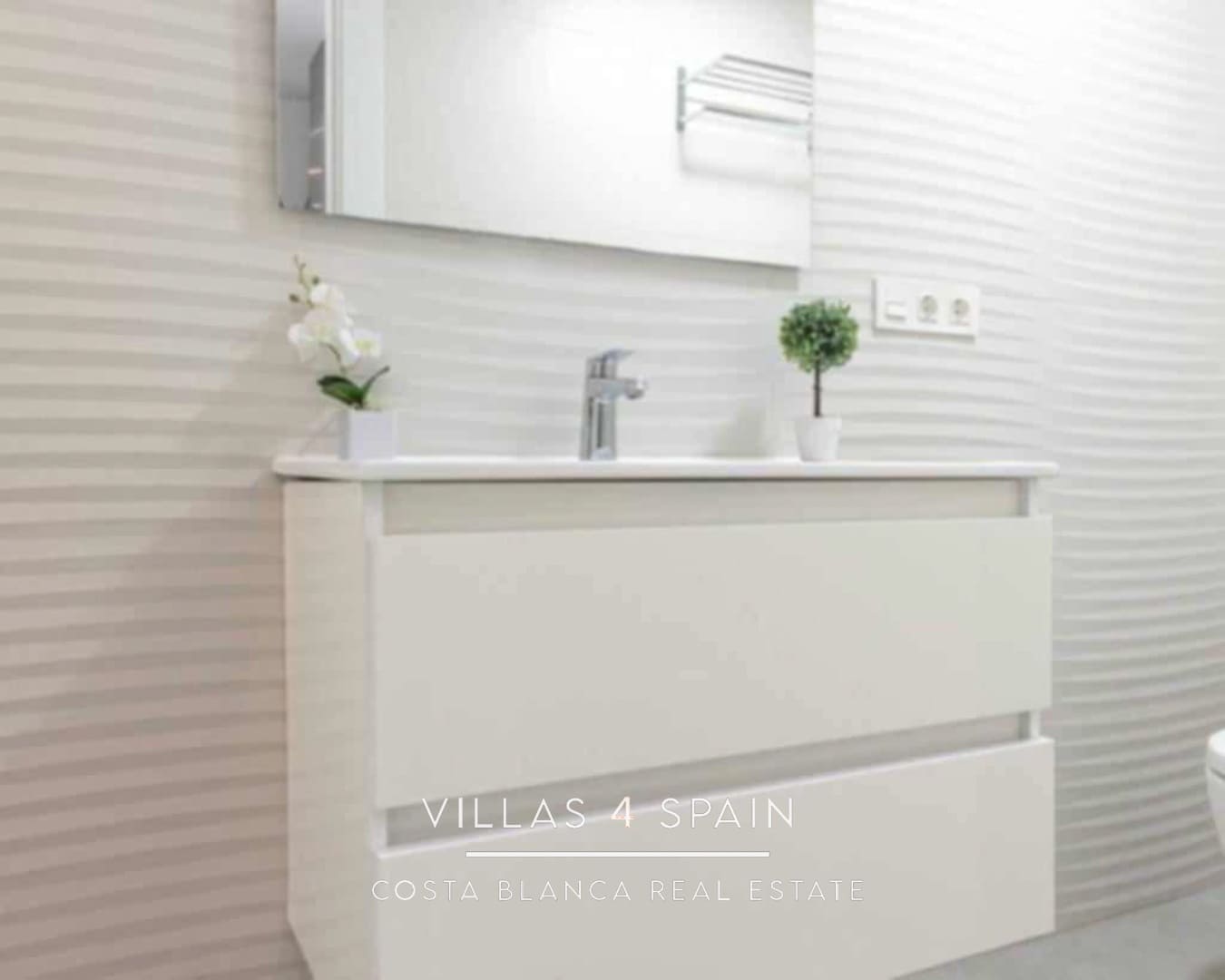 4 bedroom Villa for sale in Benijofar with pool - € 420,000 (Ref: 9795498)