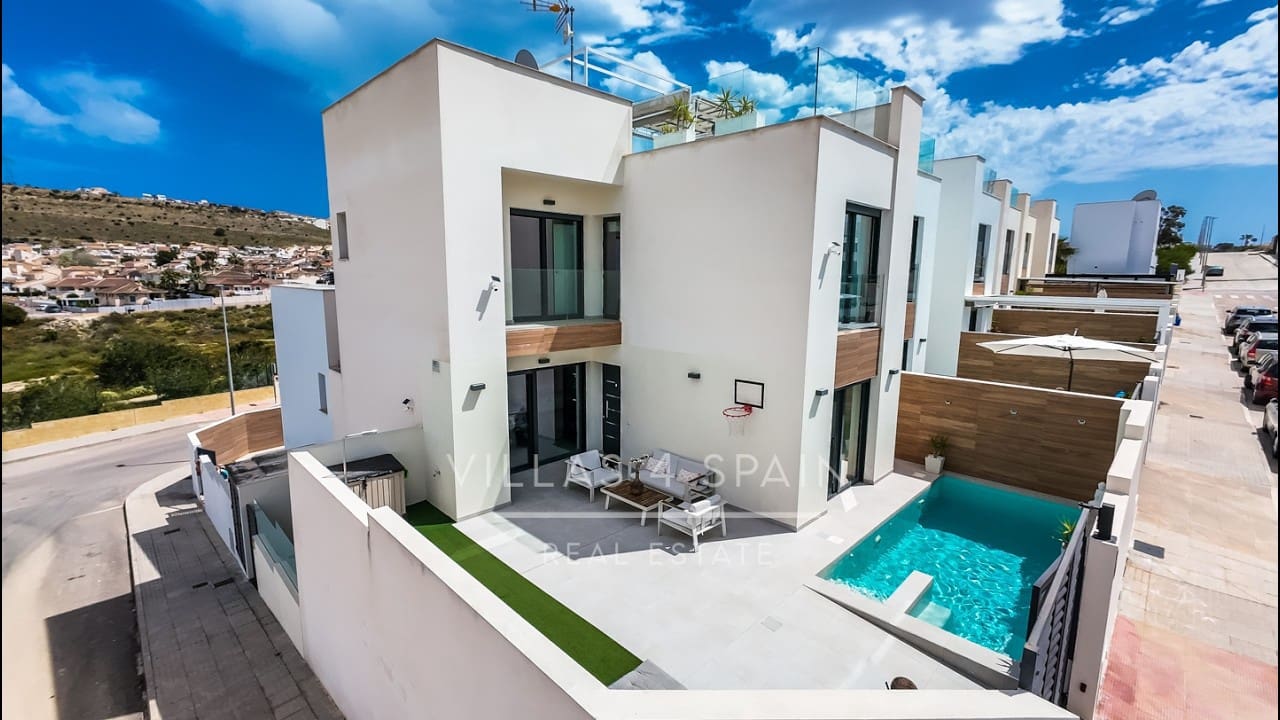 4 bedroom Villa for sale in Benijofar with pool - € 420,000 (Ref: 9795498)