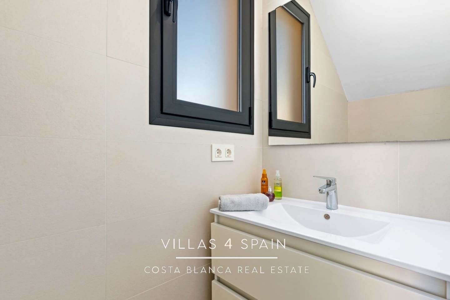 4 bedroom Villa for sale in Benijofar with pool - € 420,000 (Ref: 9795498)