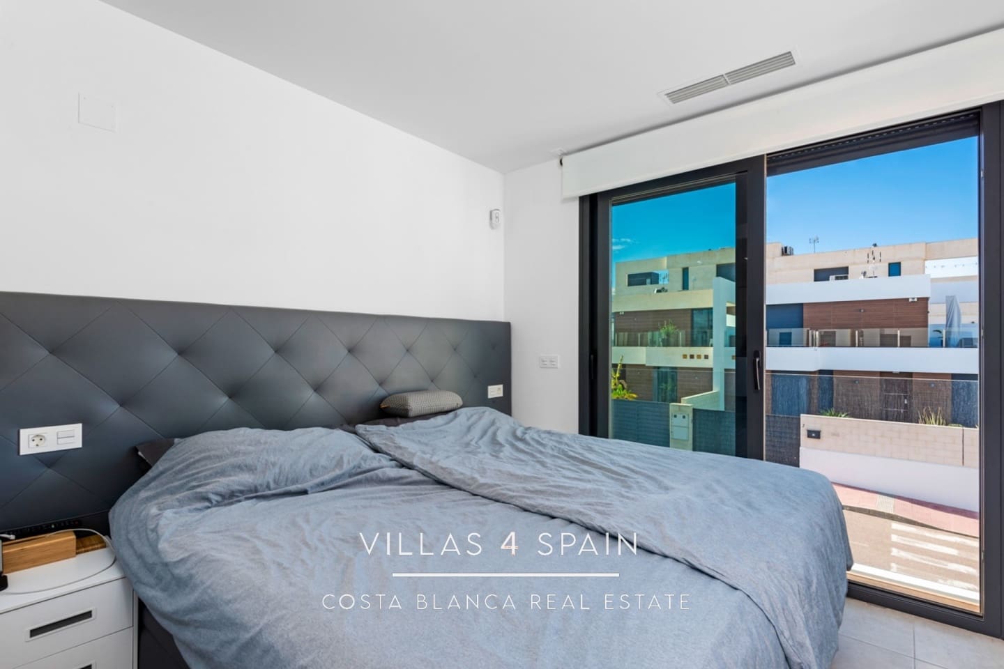 4 bedroom Villa for sale in Benijofar with pool - € 420,000 (Ref: 9795498)