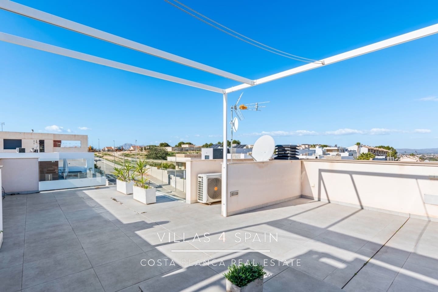 4 bedroom Villa for sale in Benijofar with pool - € 420,000 (Ref: 9795498)