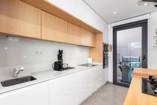 4 bedroom Villa for sale in Benijófar with pool - € 420,000 (Ref: 9795498)