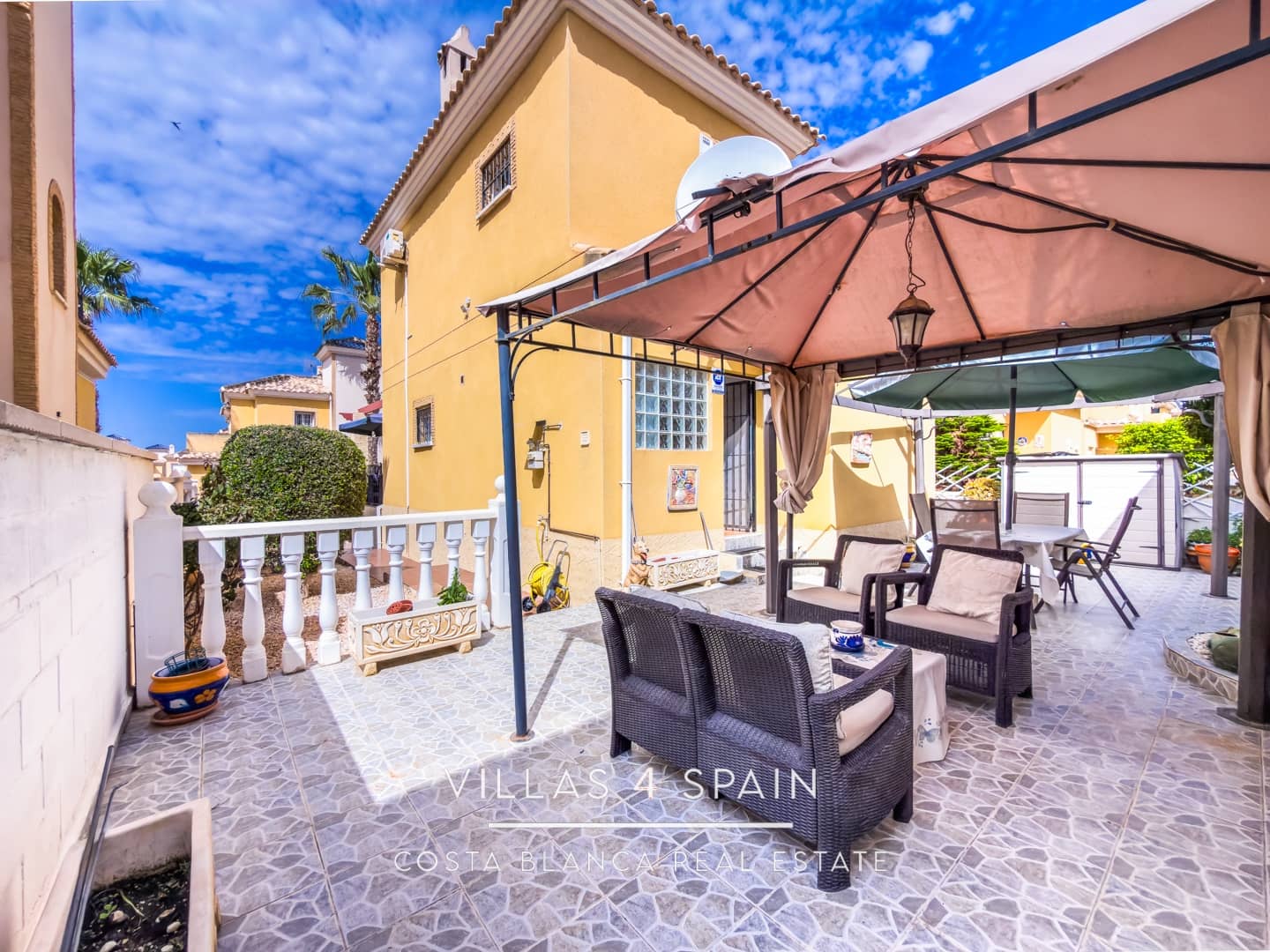 3 sypialnia Willa na sprzedaż w Algorfa z basenem garażem - 269 000 € (Ref: 9796124)