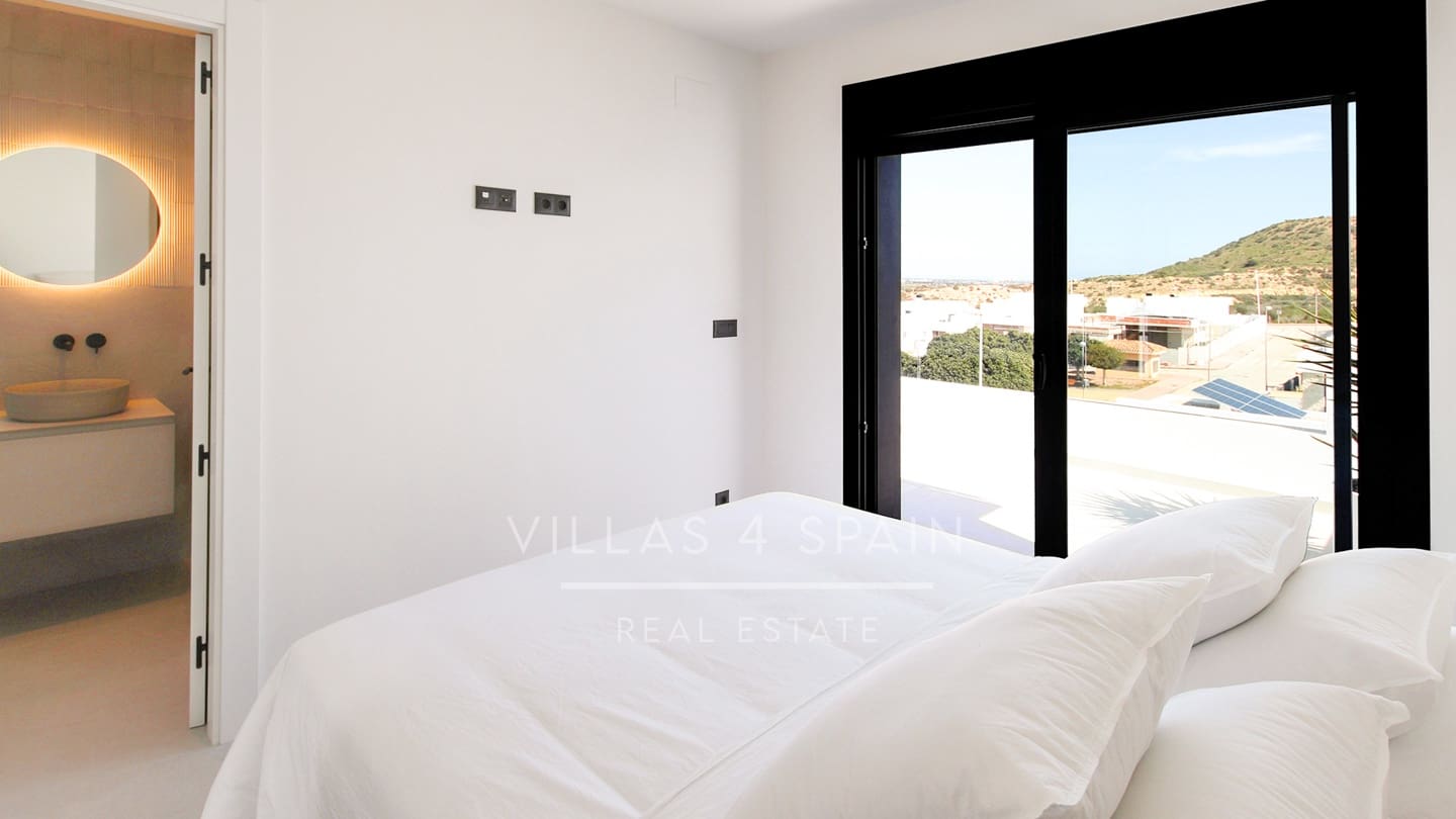 5 bedroom Villa for sale in Ciudad Quesada with pool garage - € 798,500 (Ref: 9821030)