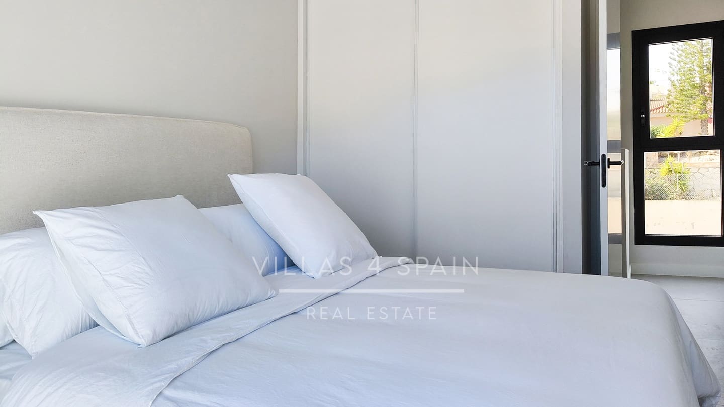 5 bedroom Villa for sale in Ciudad Quesada with pool garage - € 798,500 (Ref: 9821030)
